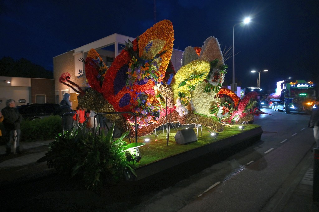 ../Images/Verlicht bloemencorso 2024 072.jpg